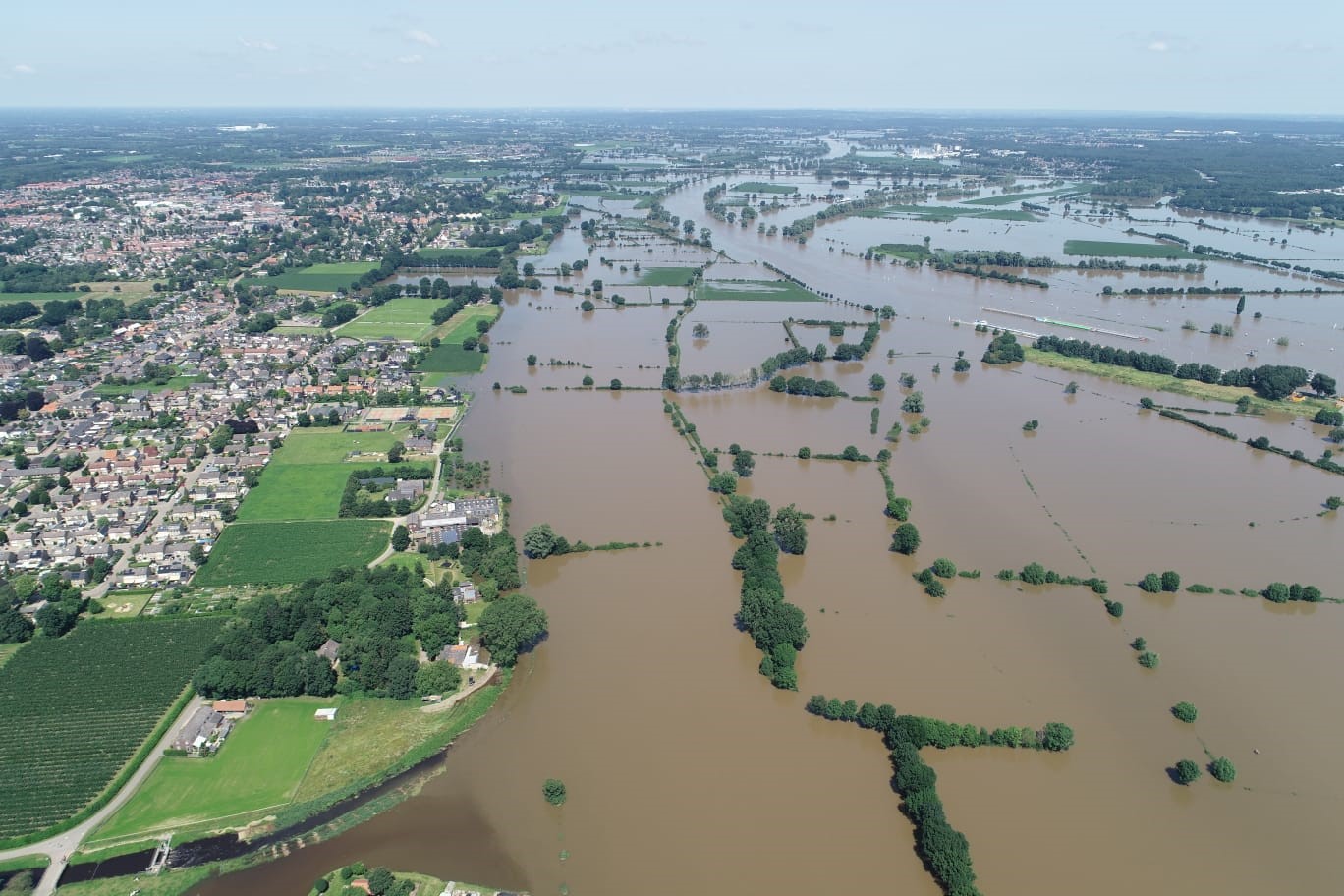 Luchtfoto overstroming maas 2021 hoogwater 2